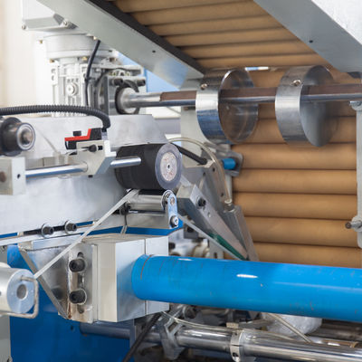 Máquina elétrica de corte e enrolamento de folhas de alumínio para o mercado da Turquia