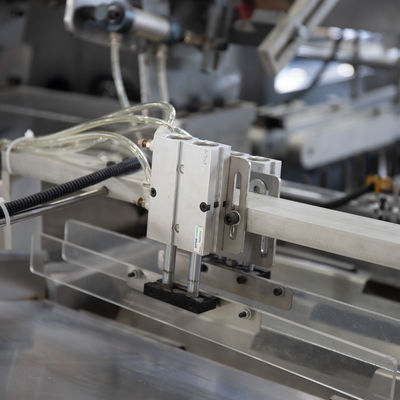 Máquina de embalagem de rolos de filme e folhas de alumínio para embalagens de caixas de 3200*1350*1600mm