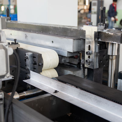 2600*2100*1500 Máquina de fixação automática de lâminas de serra de lâmina de metal para caixa de papel alumínio
