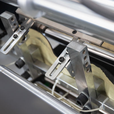 4.5kw Alumínio folha máquina de rebobinagem automática com rotulagem automática folha de alumínio Bbq papel rebobinador