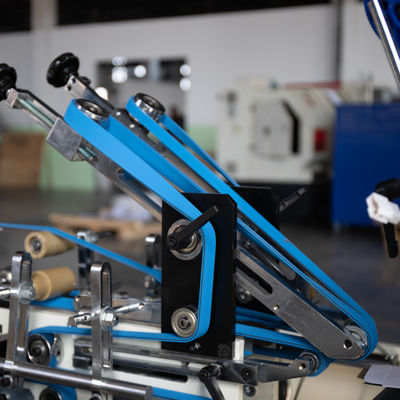 Lâmina de linha reta uniformemente automática de papelão de alumínio folha caixa pasta máquina de colagem