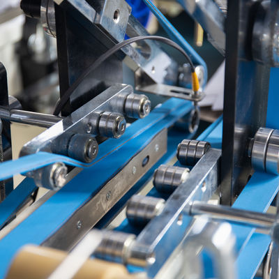 Máquina de colagem de caixa de papel dobrável automática de 2,2 kW para os requisitos do cliente