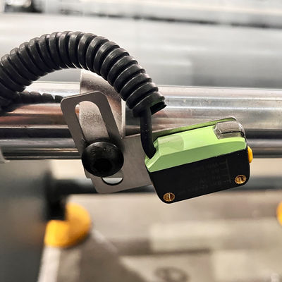 Máquina automática de rebobinar folhas de alumínio em rolos pequenos com travão de pó magnético 25N.m