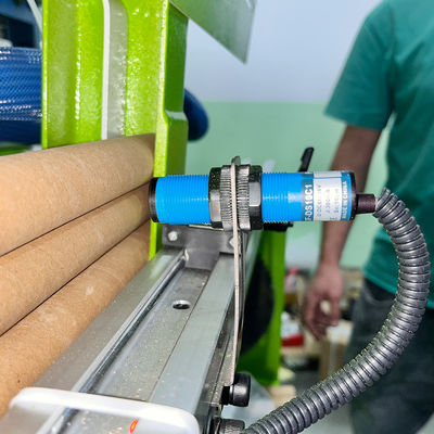 Máquina de corte de rolos de papel de alumínio totalmente automática de quatro fendões Máquina de rebobinagem de rolos de alumínio