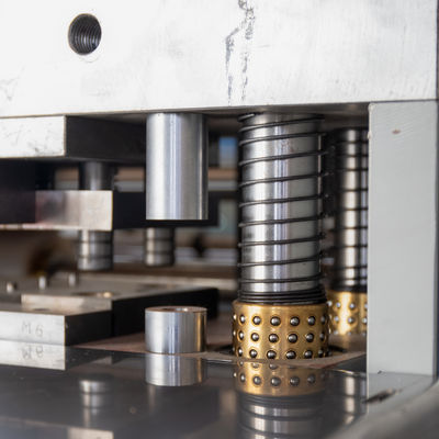 Fabricação profissional Máquina de prensagem de lâmina de serra semi-automática 2130*1480*1180mm de tamanho