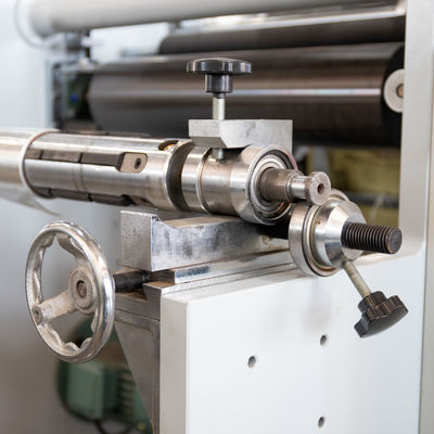 Máquina de rebobinagem de papel de alumínio totalmente automática com embreagem de pó magnético 25N.m