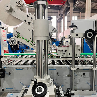 Máquina de recolocação de folha de alumínio de corte a motor elétrico para papel de cozimento em rolos de 4 eixos