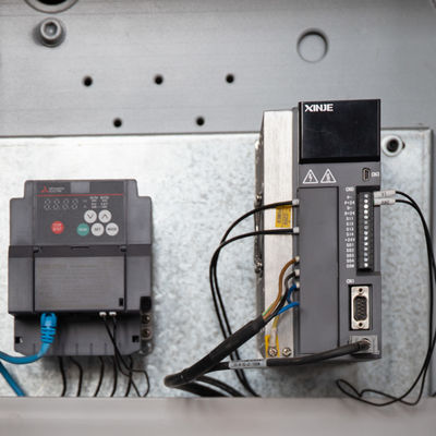 Máquina automática de produção de folhas de alumínio de alta velocidade de 380 V para corte e enrolamento de rolos
