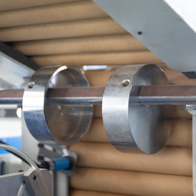 Máquina de enrolar folha de alumínio de papel de cozinha de 380V para uso doméstico com seis fusos