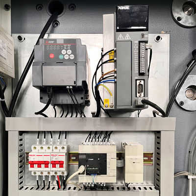 Máquina de enrolar rolos de película de alumínio com 4 espindéis totalmente automática para produtos